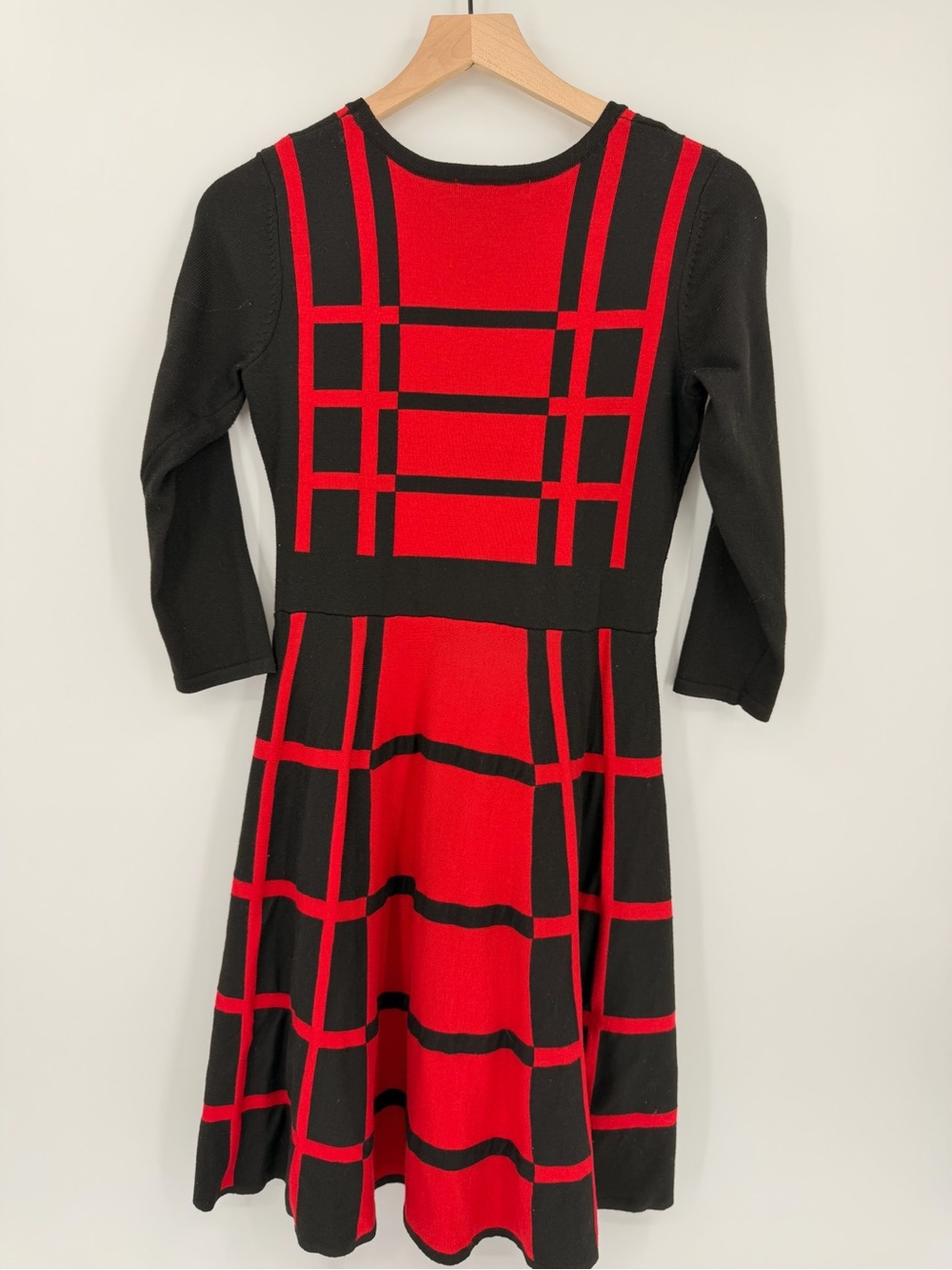 Danny & Nicole Red Black Plaid Sweater Dress M Fit Flare 3/4 Sleeve - Picture 2 of 4